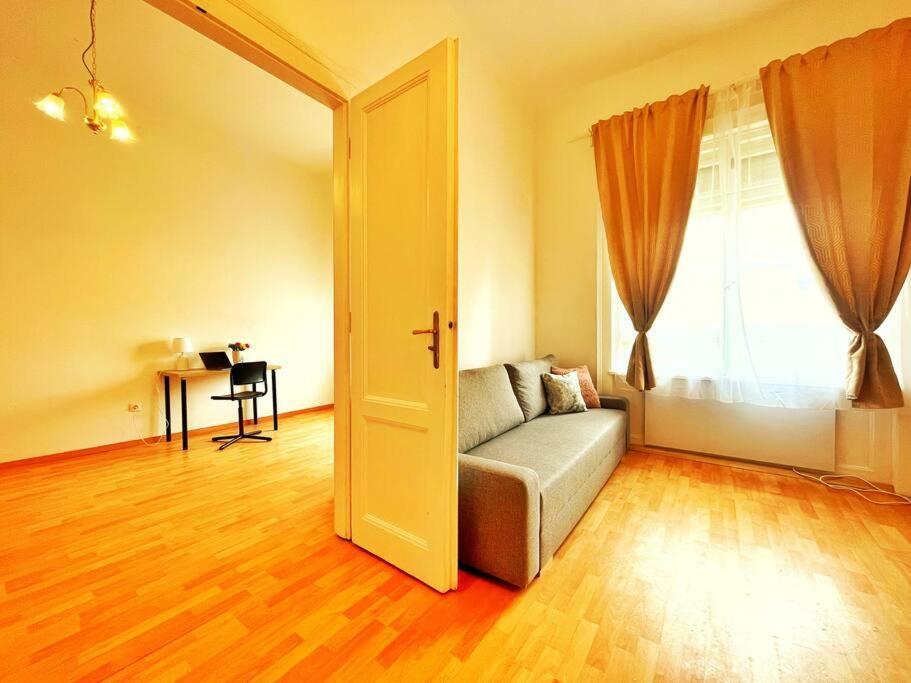 Central Spacious Flat Budapest Exterior foto